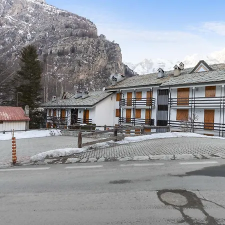 Il Triangolo Sul Bianco Degli Sportivi! Courmayeur