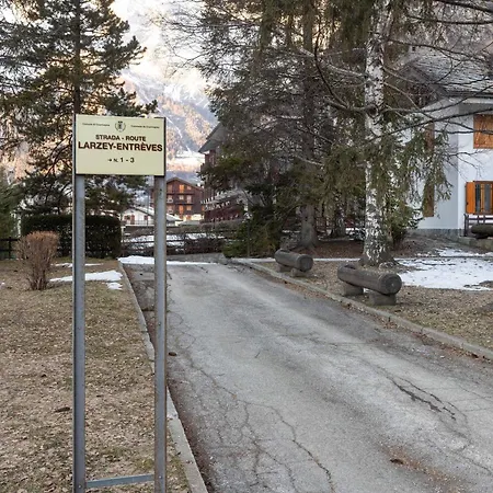 Il Triangolo Sul Bianco Degli Sportivi! Courmayeur