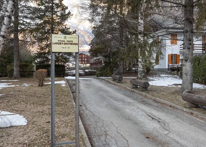 Il Triangolo Sul Bianco Degli Sportivi! Courmayeur