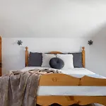 Il Triangolo Sul Bianco Degli Sportivi! Nyaraló Courmayeur