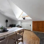 Il Triangolo Sul Bianco Degli Sportivi! Courmayeur