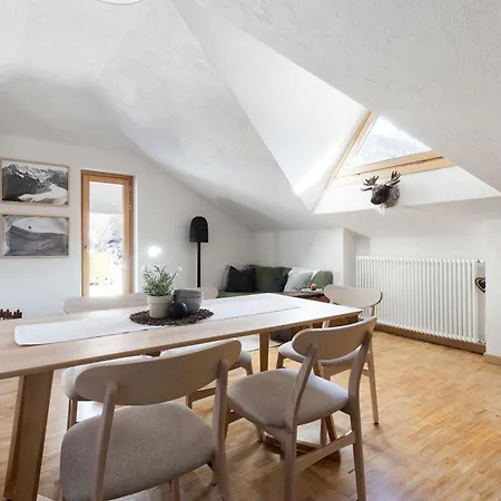 Il Triangolo Sul Bianco Degli Sportivi!